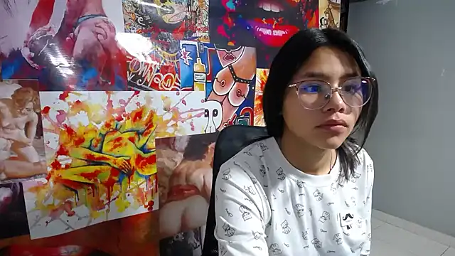 SofieLove 01 online show from 11/04/25, 06:56