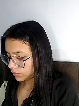 SofieLove 01 online show from 03/06/26, 04:53