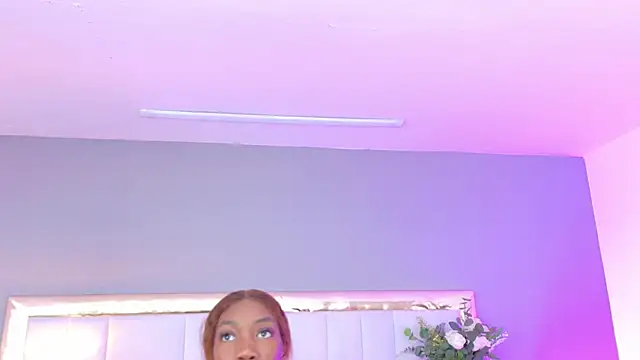 MadeleineHocker online show from 11/19/25, 12:27