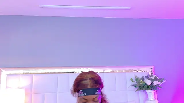 MadeleineHocker online show from 11/24/25, 01:44