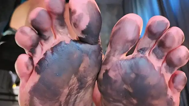 Snapshot of Feet_Heelss chatting on 09/26/25, 10:19 Feet Heelss online show from 09/26/25, 10:19