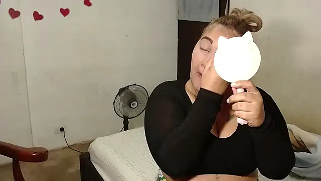 laleska montenegro online show from 04/02/26, 08:12