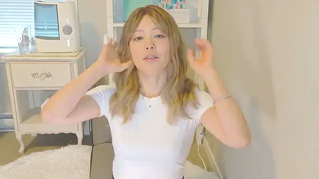 Nana with online show from 11/09/25, 05:11