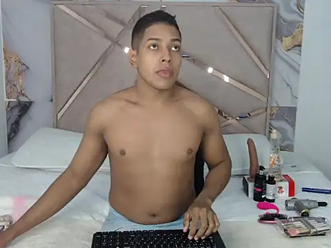 Snapshot of Boy-X- chatting on 09/19/25, 10:32 Boy-X- online show from 09/19/25, 10:32
