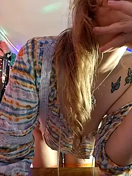 Snapshot of PeachyAriel chatting on 03/01/26, 11:51 PeachyAriel online show from 03/01/26, 11:51