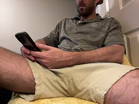 Snapshot of straightguy2233 chatting on 10/05/25, 10:18 straightguy2233 online show from 10/05/25, 10:18