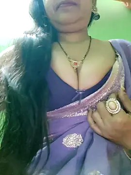 Snapshot of Sofia-ex chatting on 11/28/25, 11:51 Sofia-ex online show from 11/28/25, 11:51