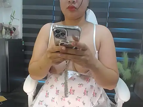 Snapshot of NANA_199k chatting on 11/11/25, 04:12 NANA 199k online show from 11/11/25, 04:12