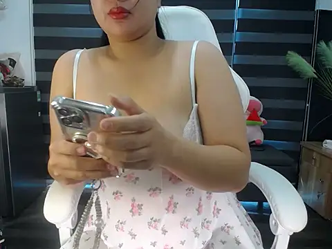 Snapshot of NANA_199k chatting on 11/16/25, 07:03 NANA 199k online show from 11/16/25, 07:03