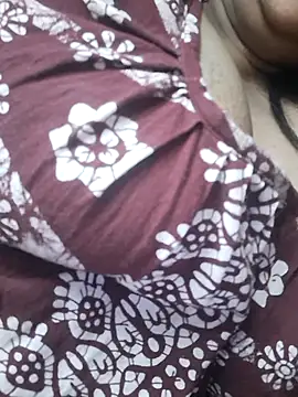 Snapshot of your-cute-baby chatting on 11/21/25, 06:28 your-cute-baby online show from 11/21/25, 06:28