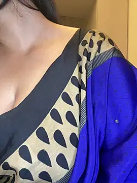 annanya01 online show from 04/20/26, 06:42