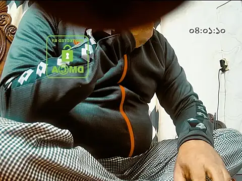 Snapshot of nurel019 chatting on 11/26/25, 10:22 nurel019 online show from 11/26/25, 10:22