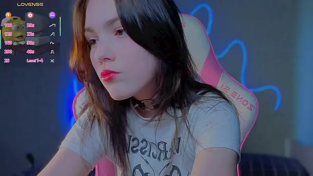 Snapshot of Sophie_SkyAngel chatting on 06/05/26, 04:08 Sophie SkyAngel online show from 06/05/26, 04:08