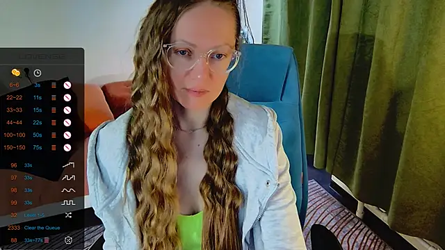 Snapshot of _Goldilocks_ chatting on 09/13/25, 06:35  Goldilocks  online show from 09/13/25, 06:35