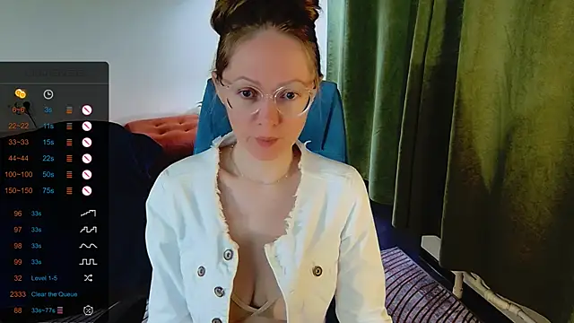 Snapshot of _Goldilocks_ chatting on 09/15/25, 06:35  Goldilocks  online show from 09/15/25, 06:35
