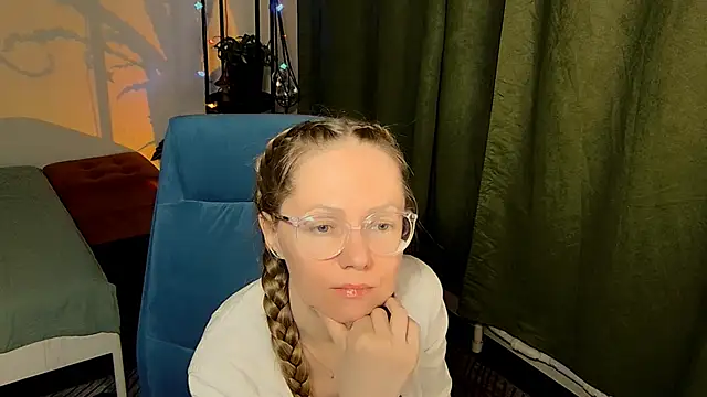 Snapshot of _Goldilocks_ chatting on 10/06/25, 05:21  Goldilocks  online show from 10/06/25, 05:21