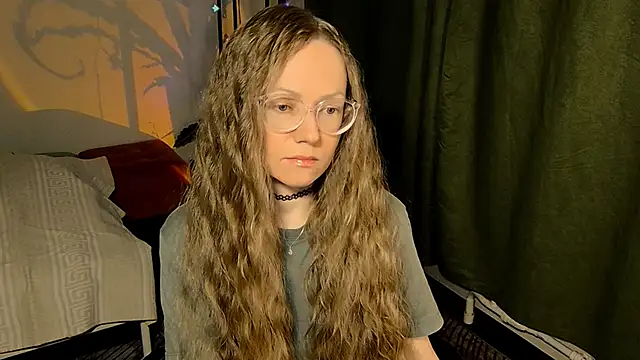 Snapshot of _Goldilocks_ chatting on 10/08/25, 04:37  Goldilocks  online show from 10/08/25, 04:37