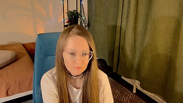 Snapshot of _Goldilocks_ chatting on 10/11/25, 03:32  Goldilocks  online show from 10/11/25, 03:32