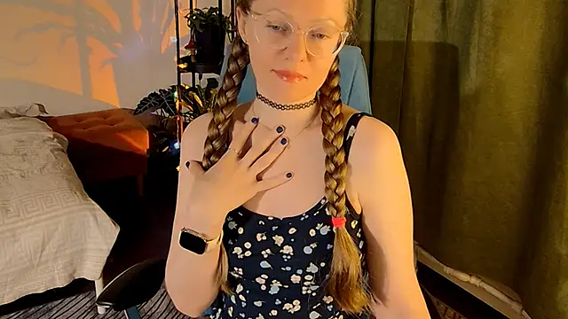 Snapshot of _Goldilocks_ chatting on 10/13/25, 06:19  Goldilocks  online show from 10/13/25, 06:19