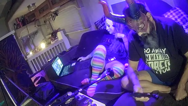 Snapshot of jamiezlilith chatting on 10/15/25, 12:22 jamiezlilith online show from 10/15/25, 12:22