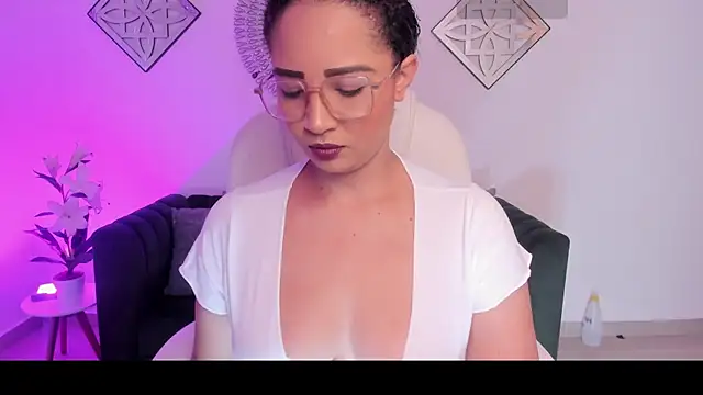 Sharon breezee online show from 10/17/25, 03:53