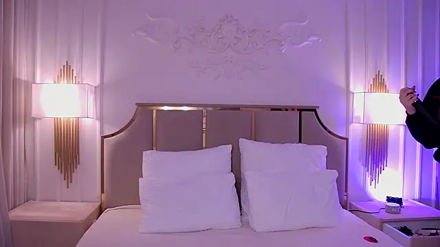 MeganStrain online show from 09/10/25, 03:06