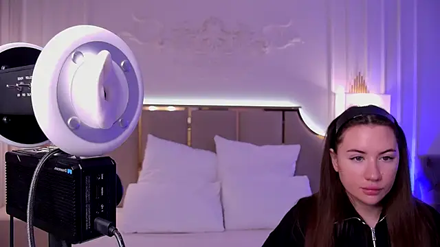 MeganStrain online show from 09/19/25, 03:08