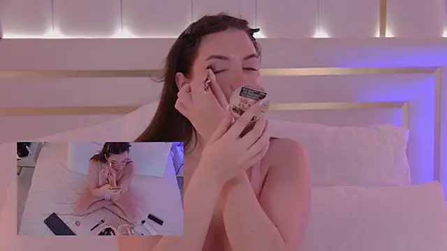 MeganStrain online show from 09/30/25, 03:44