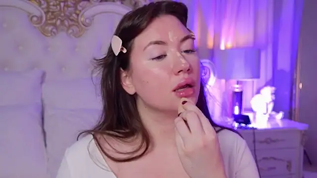 MeganStrain online show from 12/04/25, 03:16