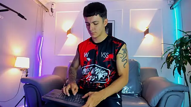 Leo santoro online show from 04/24/26, 02:19