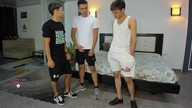 Bisexlifehot   online show from 09/13/25, 10:53