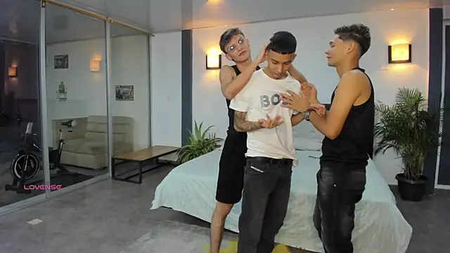 Bisexlifehot   online show from 09/19/25, 11:38