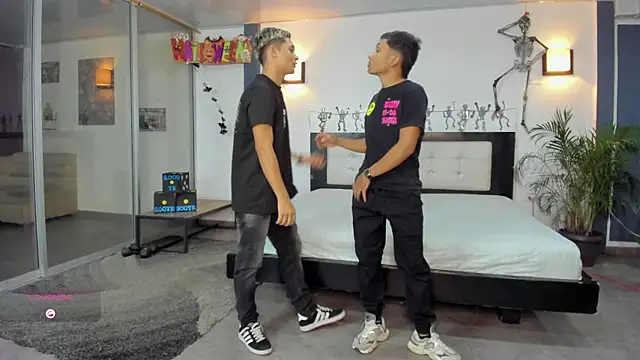 Bisexlifehot   online show from 10/10/25, 10:53