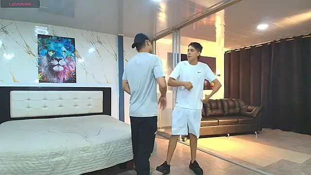 Bisexlifehot   online show from 04/21/26, 11:07