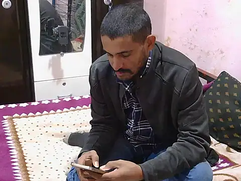 krishjaat43 online show from 12/23/25, 04:21