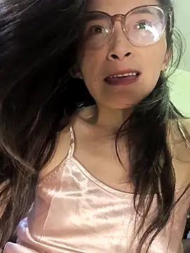 Snapshot of wsyx326 chatting on 10/15/25, 04:18 wsyx326 online show from 10/15/25, 04:18