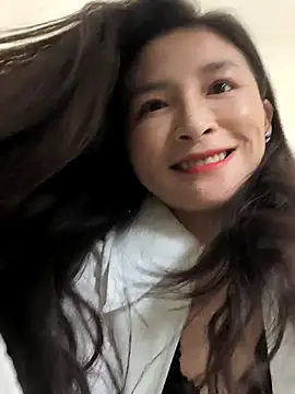 Snapshot of wsyx326 chatting on 11/12/25, 04:35 wsyx326 online show from 11/12/25, 04:35