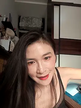 Snapshot of wsyx326 chatting on 12/05/25, 04:21 wsyx326 online show from 12/05/25, 04:21