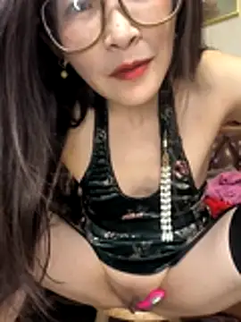 Snapshot of wsyx326 chatting on 12/15/25, 04:11 wsyx326 online show from 12/15/25, 04:11