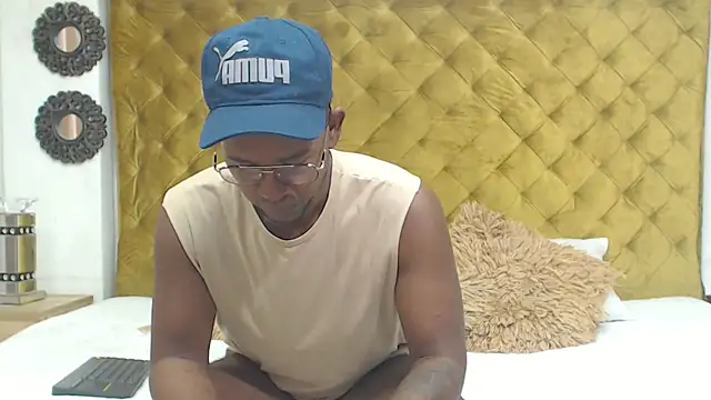 AndyCalifornia1 online show from 11/19/25, 01:11