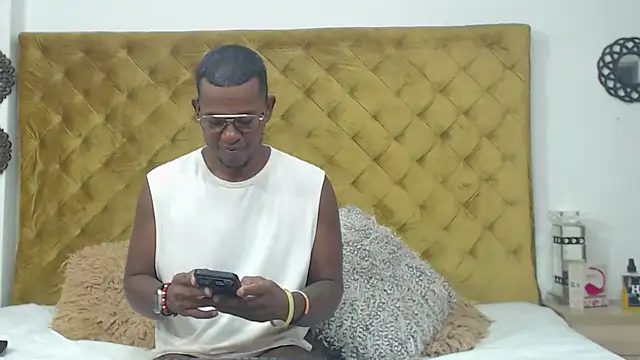 AndyCalifornia1 online show from 12/01/25, 02:33