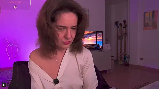 Witch in Silk online show from 11/08/25, 06:07