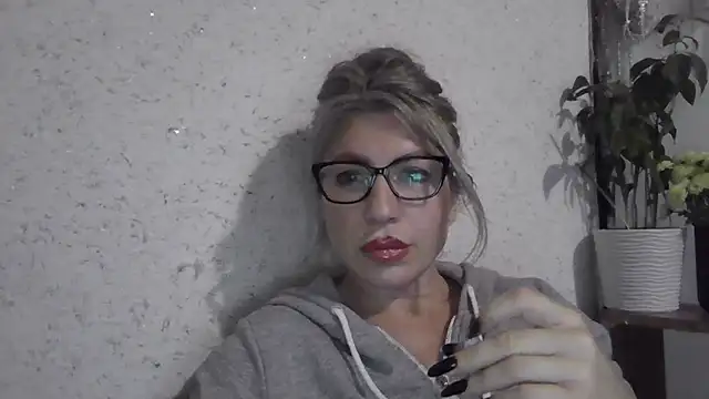 fox red lady7 online show from 12/03/25, 12:03