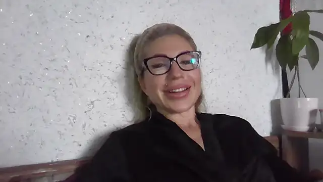 Snapshot of fox_red_lady7 chatting on 05/14/26, 08:54 fox red lady7 online show from 05/14/26, 08:54