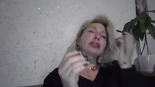 Snapshot of fox_red_lady7 chatting on 05/17/26, 07:32 fox red lady7 online show from 05/17/26, 07:32