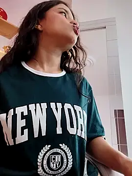 LUNAA    online show from 10/06/25, 03:37