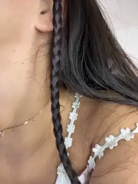 LUNAA    online show from 04/18/26, 03:32