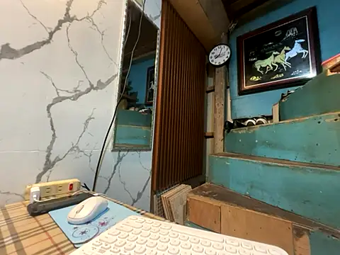 Snapshot of asya_chris chatting on 11/04/25, 12:04 asya chris online show from 11/04/25, 12:04