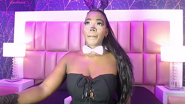 ReinaMiah online show from 10/31/25, 03:40