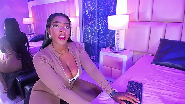 ReinaMiah online show from 11/28/25, 12:08